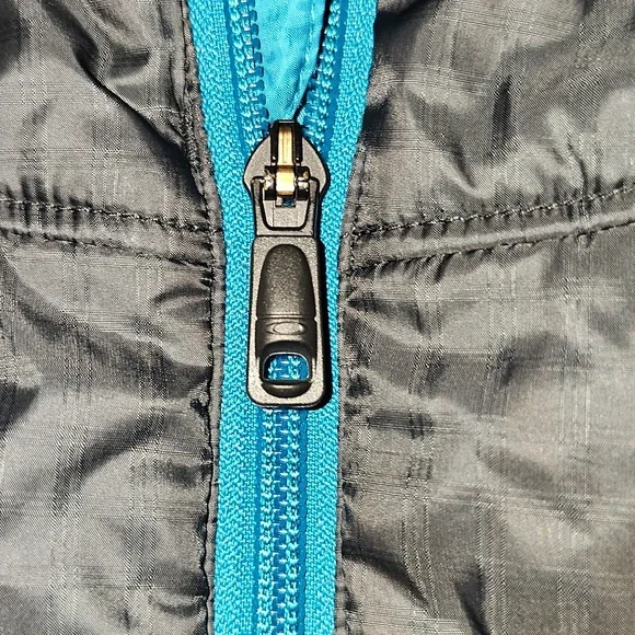 🩵Oakley Teal Blue and Black Jacket - Picture 5 of 7